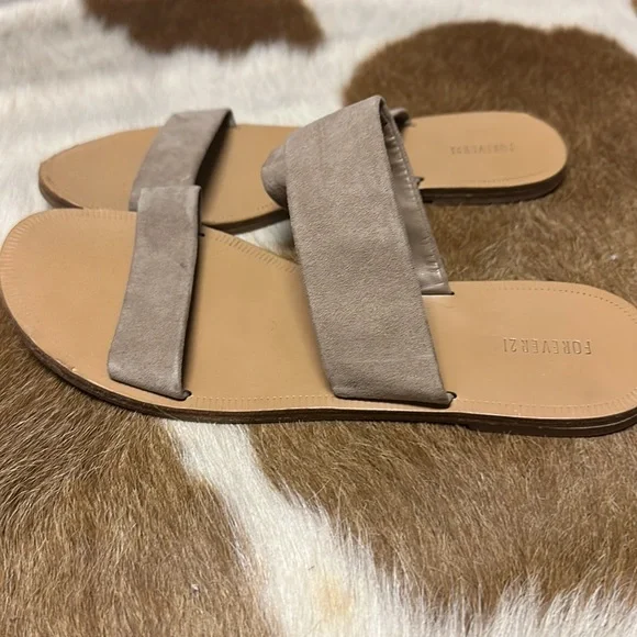 Sandals - Picture 2 of 3